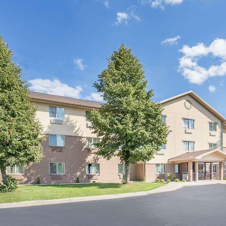 Baymont By Wyndham Holland Hotel Екстериор снимка