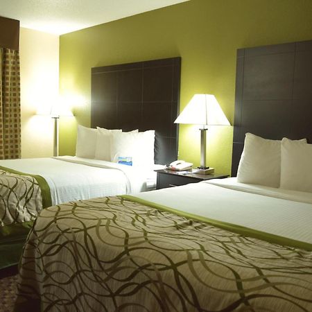 Baymont By Wyndham Holland Hotel Екстериор снимка