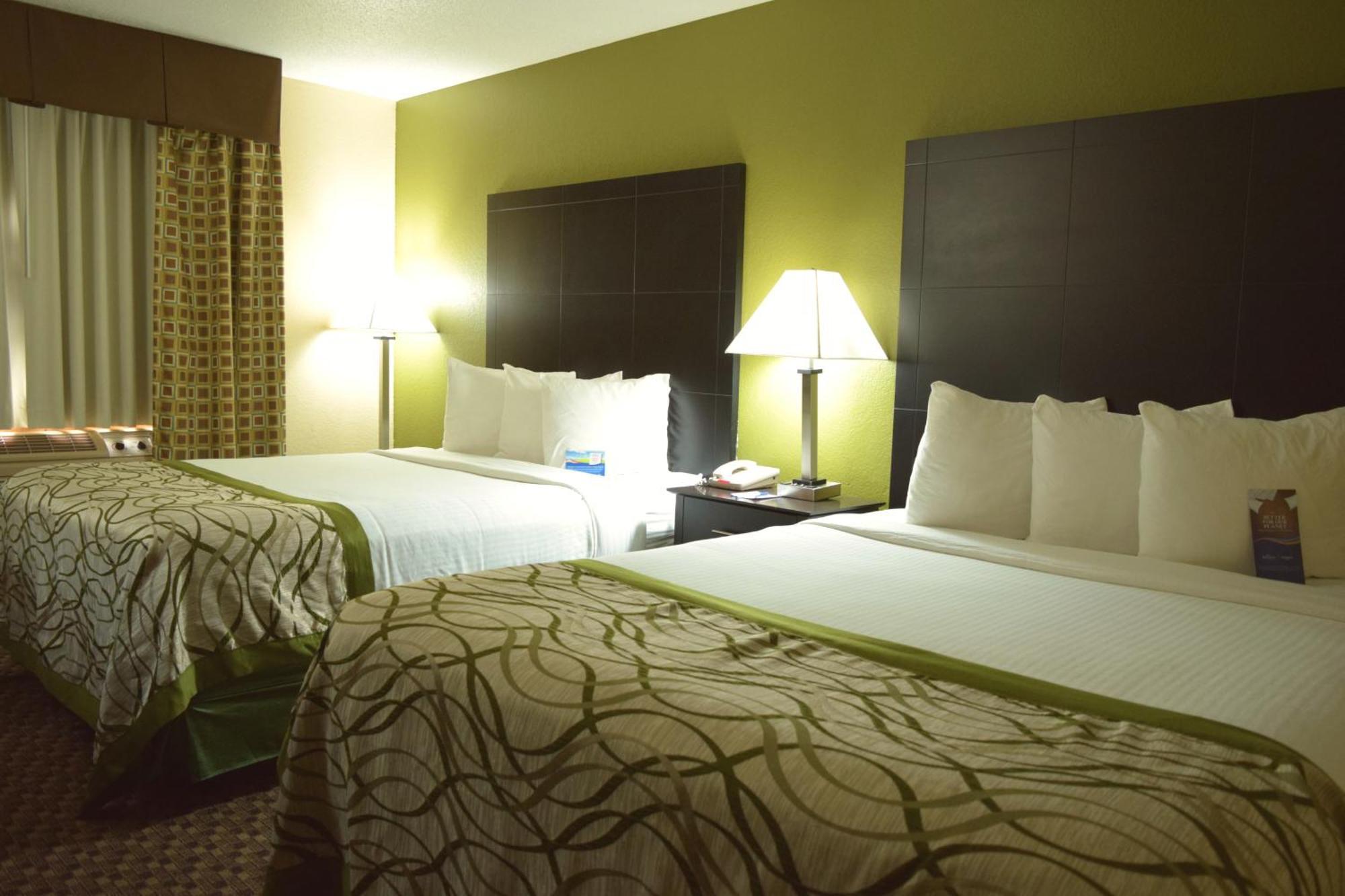 Baymont By Wyndham Holland Hotel Екстериор снимка