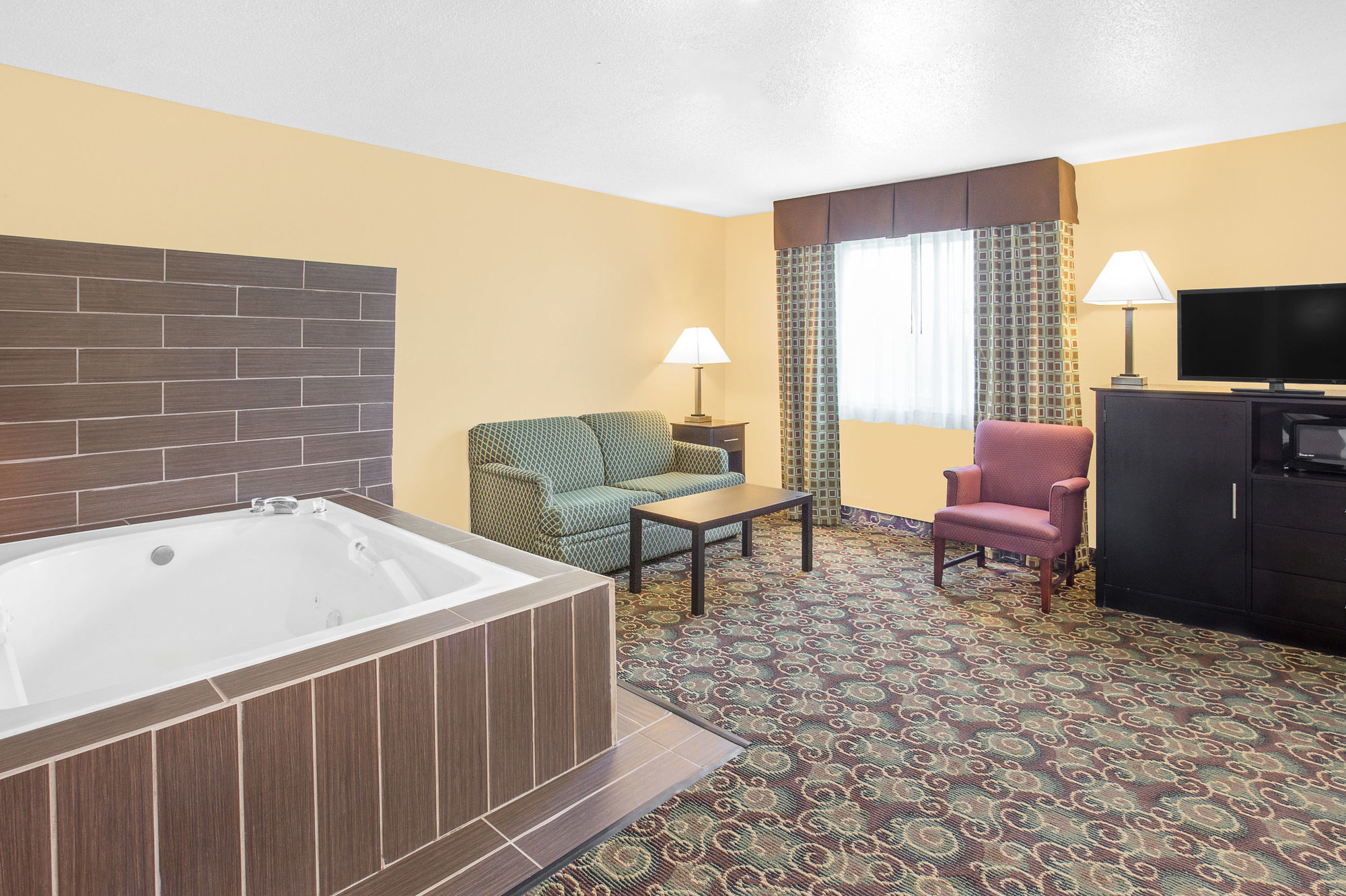 Baymont By Wyndham Holland Hotel Екстериор снимка