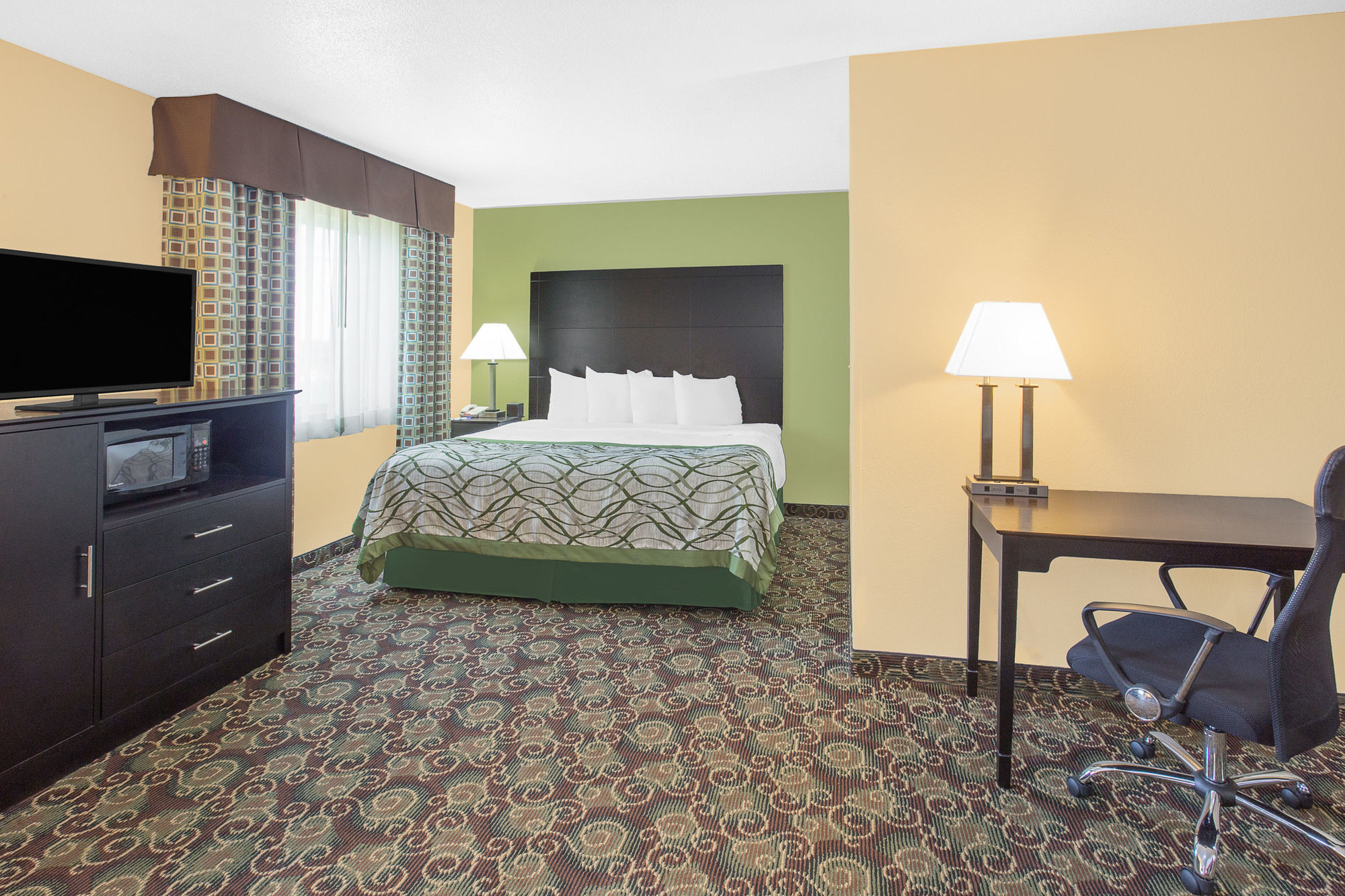 Baymont By Wyndham Holland Hotel Екстериор снимка