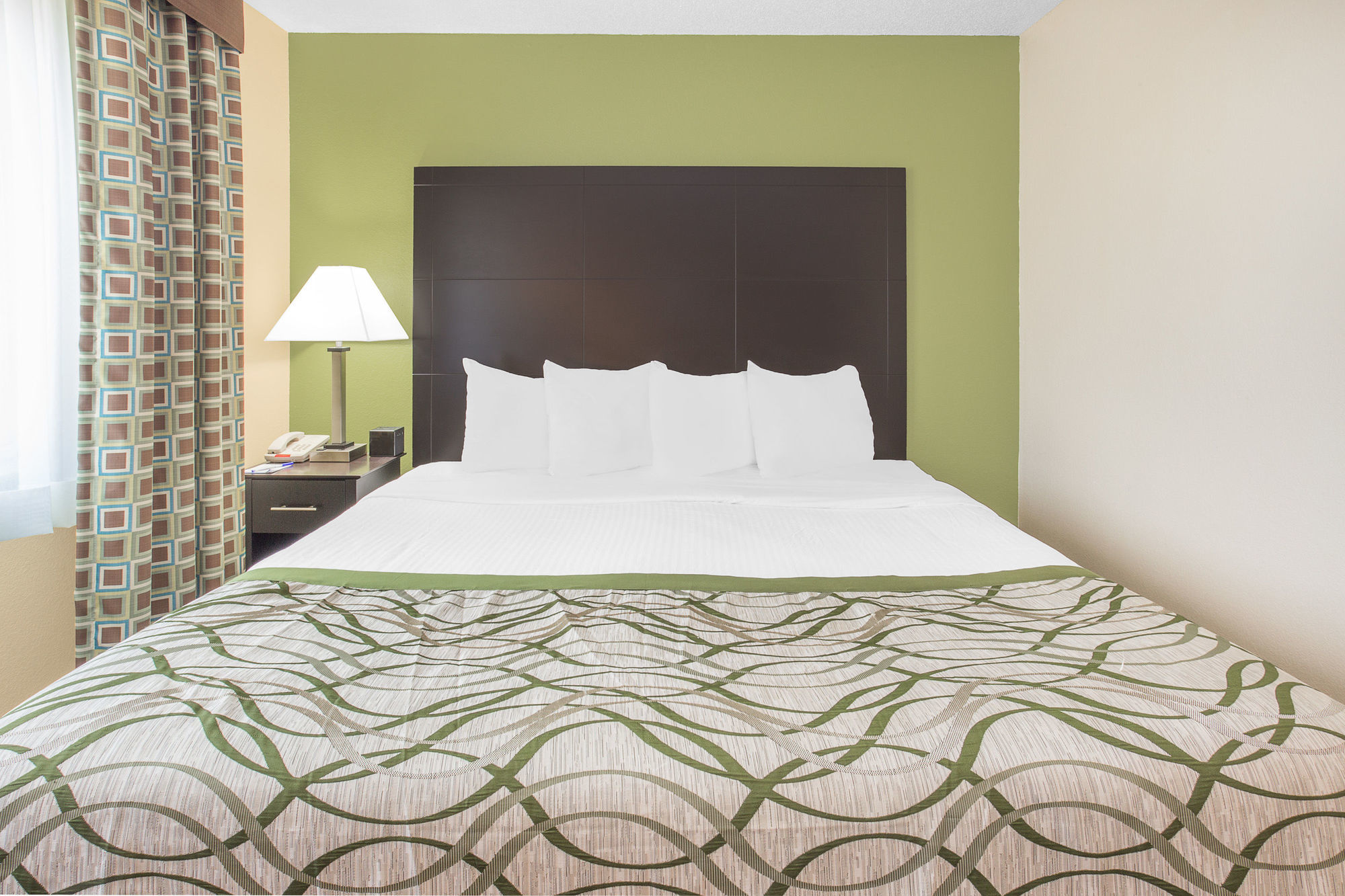 Baymont By Wyndham Holland Hotel Екстериор снимка